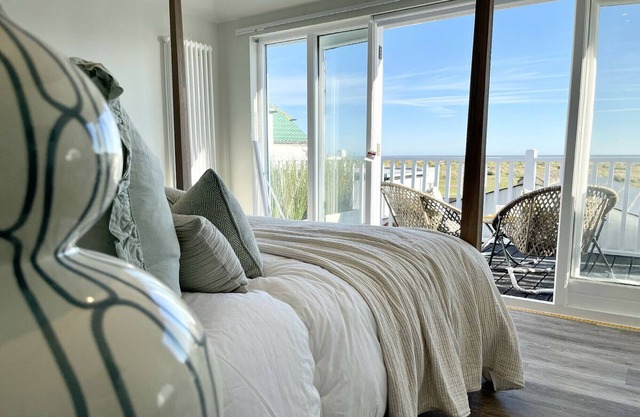THE DUNES, SOUTHWOLD, pet friendly, with a garden in Southwold