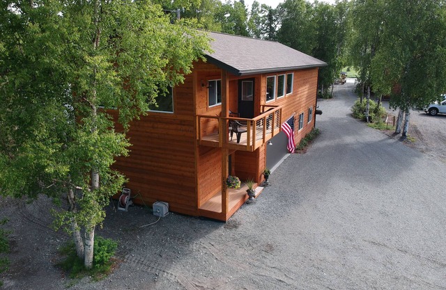The Eagles Nest - Beautiful/Private Home on the Kenai River