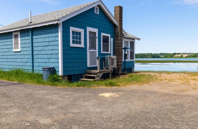 The Eastern Avenue Cottage