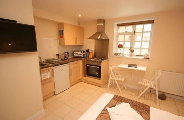 The Egg Room - an one bed studio (smaller) that sleeps 2 guests in 1 bedroom