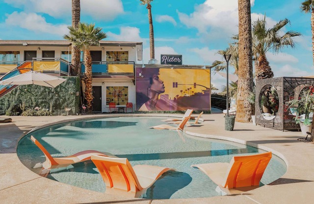 The Egyptian - Retro Modern Motel - Room 200
