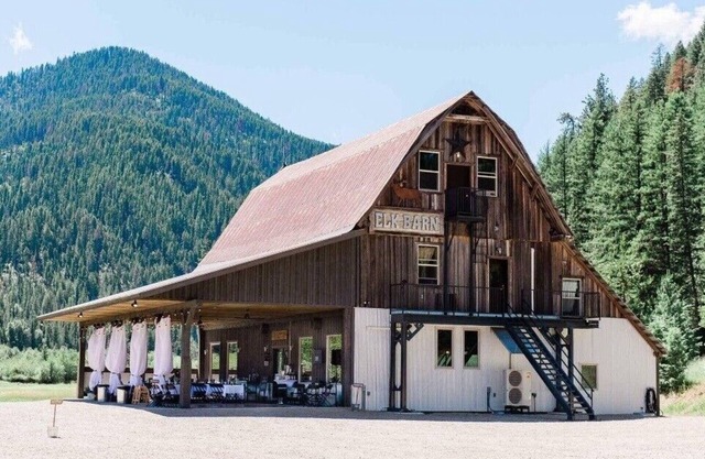 THE ELK BARN INN - Guest Ranch - Lodge - NW Montana