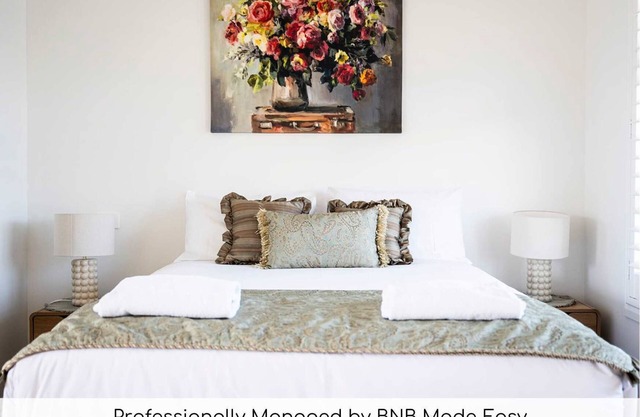 The Elm Apartments | The Gold Room