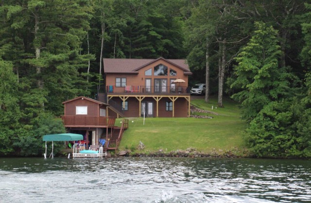 The Eternal Flame: Newer Cabin with Large Yard, Campfire, & Dock