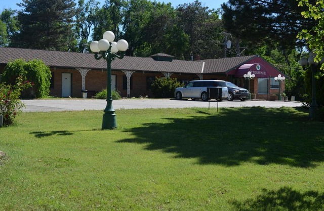 The Evergreen Motel in Kansas