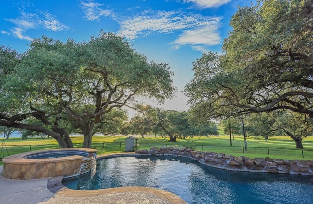 The Farm at Schulenburg | 112 Acres, Pool/Hot Tub
