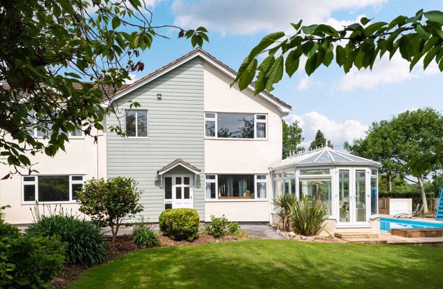 The Firs - Three Bedroom House, Sleeps 6