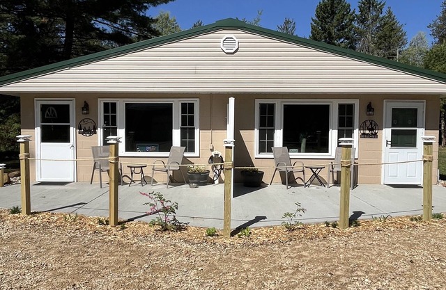 The Fishing Hole is a charming studio near lovely Castle Rock Lake in Necedah.