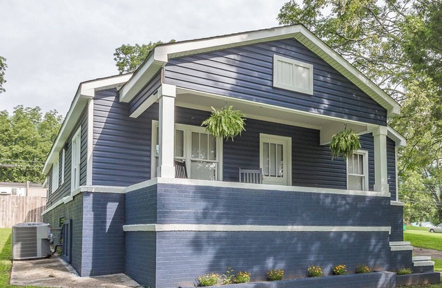 The Fleetwood - Charming Cottage with Game Room