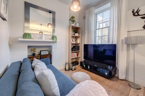 The Foxhole - Fitzrovia - by Frankie Says
