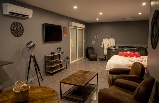 The cozy little nest parenthesis with Jacuzzi