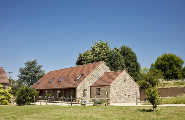 The Frome Cottage; A rural retreat on the outskirts of Frome, near Longleat Safari Park and Bath!