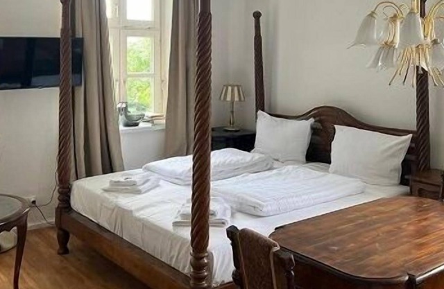 The furnished 1-room-apartment is approx. 29 m2 big and is located on the 1st floor of our apartment house Kunaustraße.