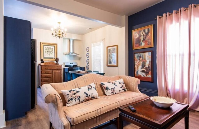 The Gallery Loft - Walk & Dine!
