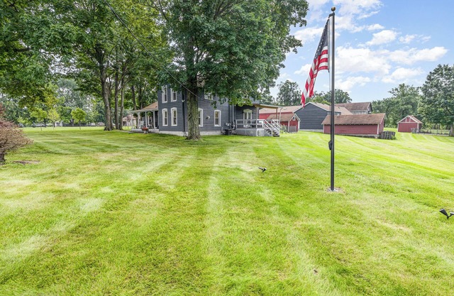 The Good Farm: Farmhouse + BarnBnB on 44 acres!
