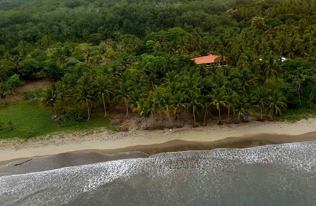 The gorgeous little oceanfront Apartment for 3 people on Playa Coyote!