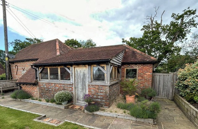 The Granary - A luxurious cosy Grade II listed 18th century barn conversion