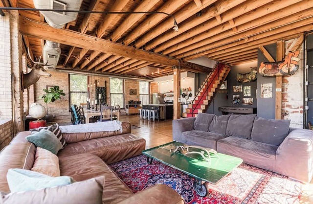 The Grand Kimball Lodge, Logan Square, Sleeps 20