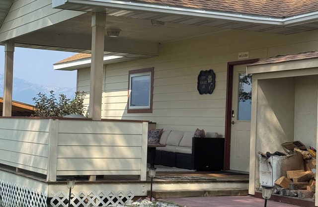 The Guesthouse - on 3.5 acres in Corvallis, MT