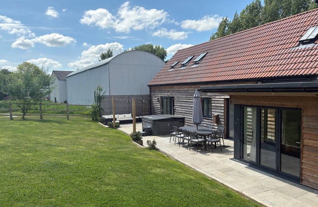 THE GULLY, pet friendly, character holiday cottage in Sherborne