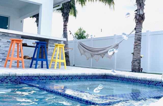 The Hammock House Salt Pool & Jacuzzi! Near beach. Private!