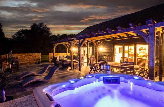 The Hatchery - Four Bedroom House, Sleeps 8