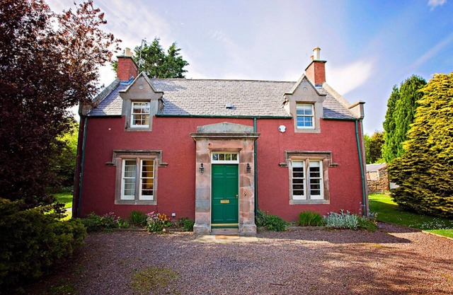The Head Gardener's Cottage Dunbar including hot tub