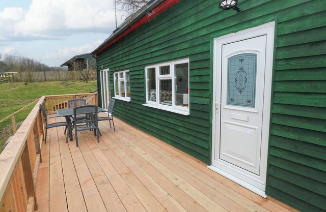 THE HEN PEN, pet friendly, character holiday cottage in Cenarth