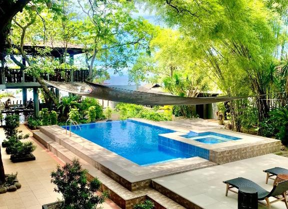 The Henry Resort Taramindu Laiya