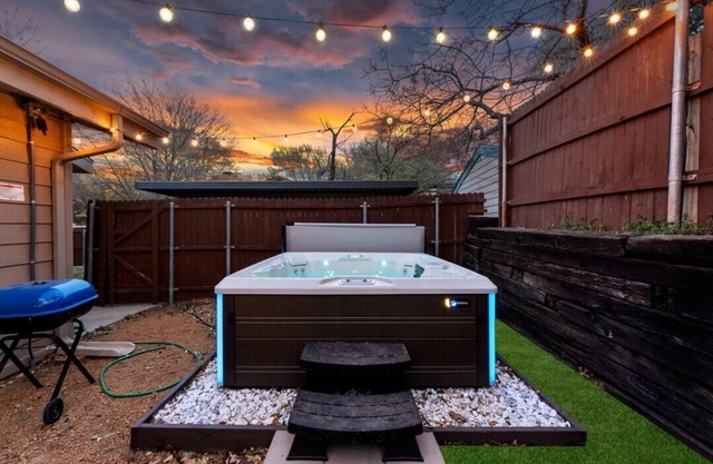 The Hidden Gem: Gig Speed Internet | Saltwater Hot Tub | near DFW