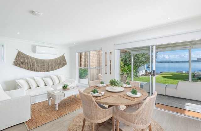 The Hideaway- a unique laid-back-lux, absolute waterfront