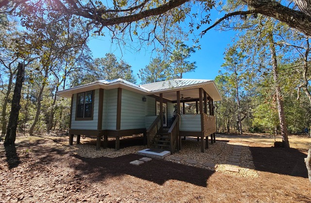 The Hideaway- Centrally located between Crystal River, Inverness & Rainbow River