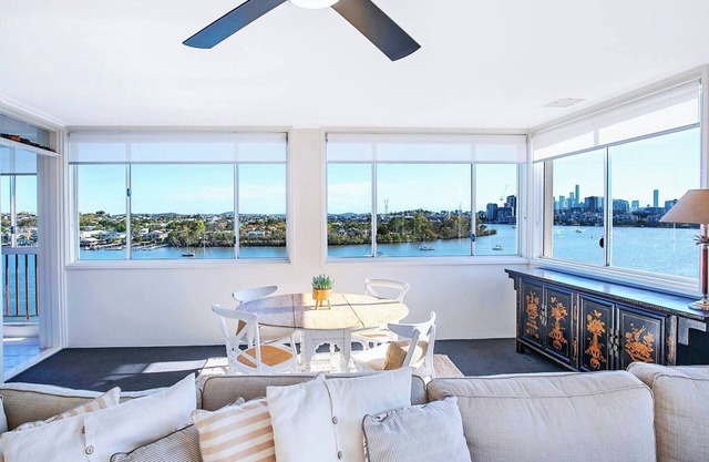 The Hillside at Hamilton A Fresh Riverfront Abode