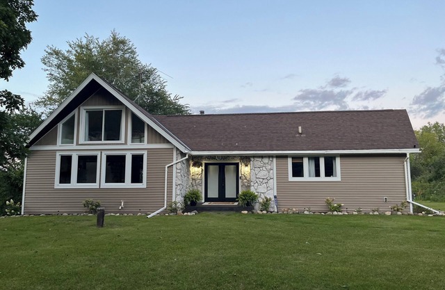 The Hillside Cottage- 2 min Walk to Road America!