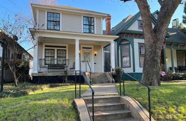 THE HISTORIC VICTORIAN HIDEAWAY - WITH SKYLINE VIEWS! BEST LOCATION IN UPTOWN!