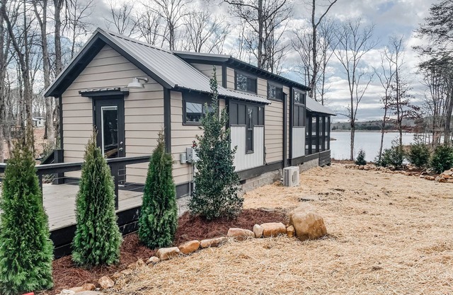 The Honeysuckle House - Tiny House, BIG Living!