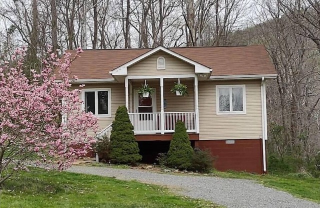 The House in the Holla at the foot of Shenandoah National Park