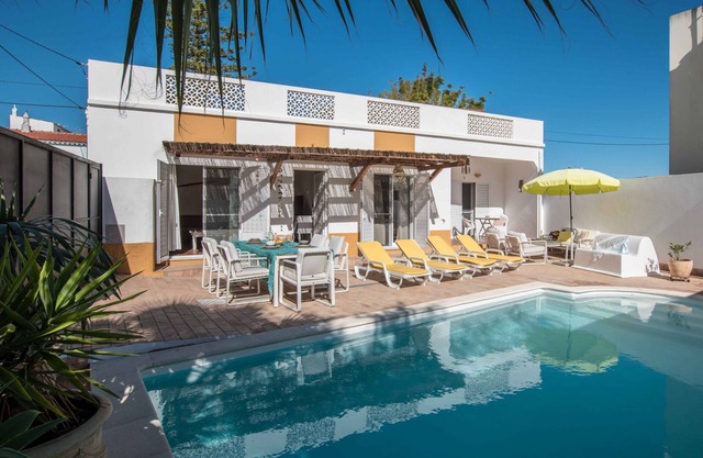 The house is located in the coastal town of Luz de Tavira, close to the sea