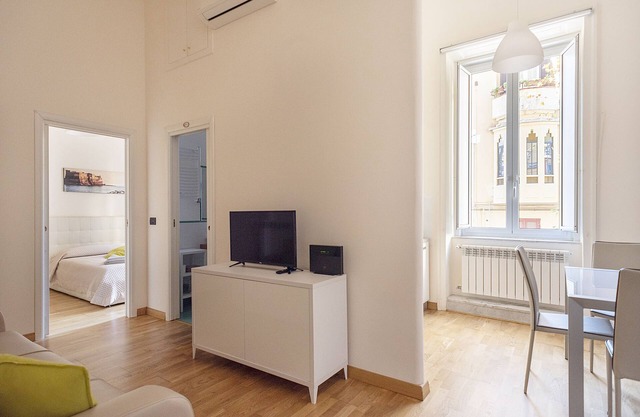THE House: New, Central, Near Metro. Strategic Place to Visit Naples!