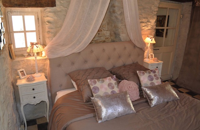"The House of Orchard" Cottage in house of character XVIII Garden, pool