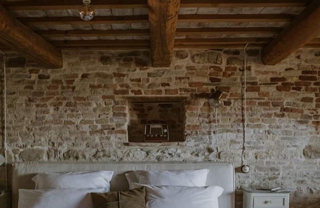 THE HOUSE ON THE WALLS IN BORGO LORETELLO