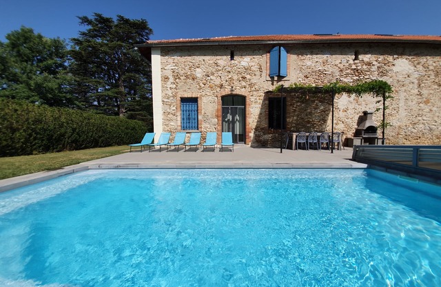 The hunting lodge of Castle Portos, Airconditioning, an own heated swimming pool