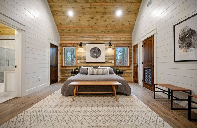 The Hygge House- Lux w/Dual Shower, Soak Tub & Spa