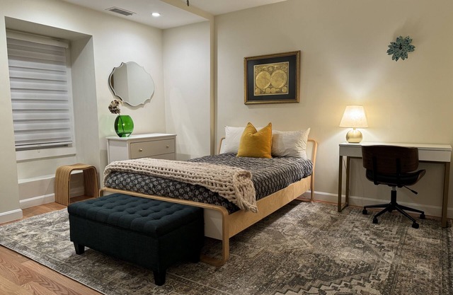 The Inn at Newton Highlands Loft n1-bed, 1-bath luxury apartment