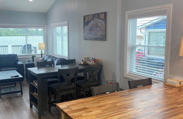 The “Inn” – On the water, bring your boat – Cozy and Clean! #5