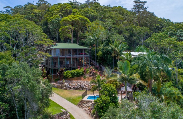 The Junglehouse Noosa Luxury Accommodation-spectacular views,15 mins to Hastings
