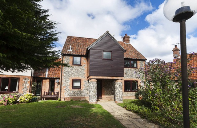 The Kelling - a self catering cottage that sleeps 6 guests in 3 bedrooms