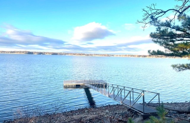 The Lake House is a cozy 2 bedroom at Stony Point