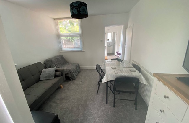 The Laurels Lovely Town Centre Apartment-nFive Minutes From The Train Station