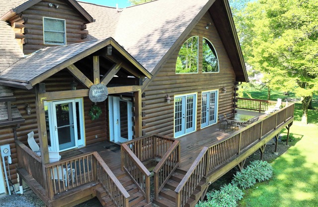 The Legacy Luxury Cabin- Lake Milton Sleeps 21, Hot Tub- 399 a night if 4 booked